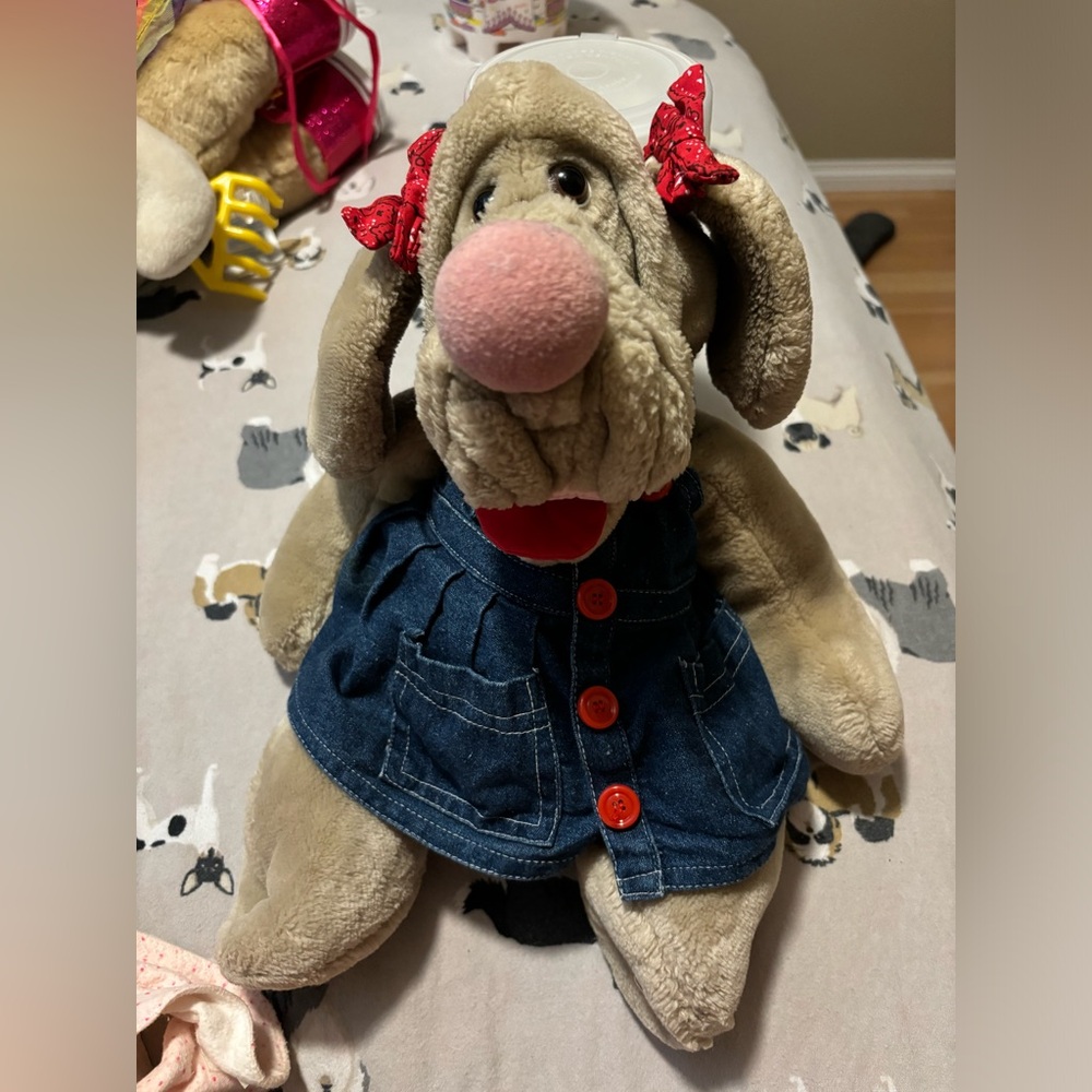 1981 Vintage Wrinkles Dog Hand Puppet